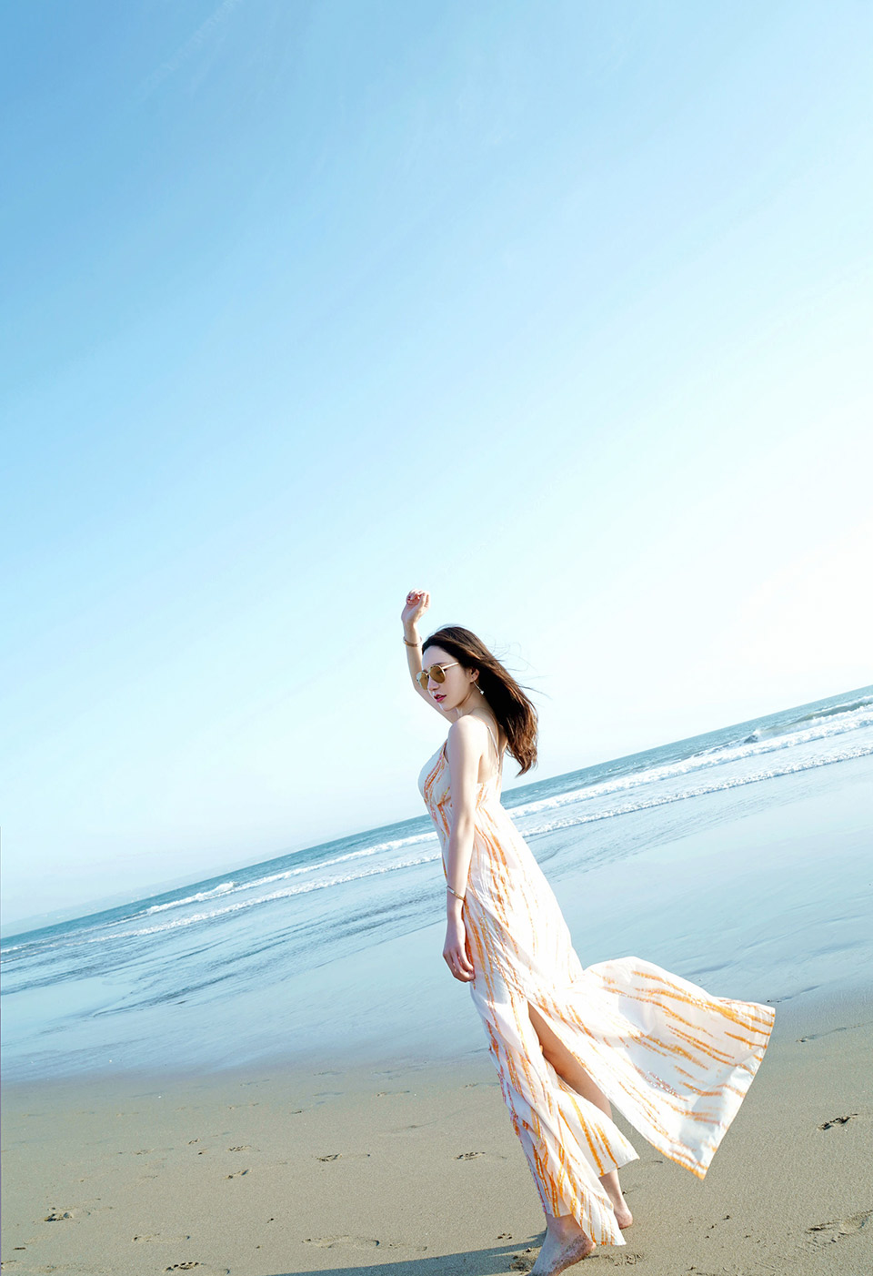 美女主播周于希海边清新系列