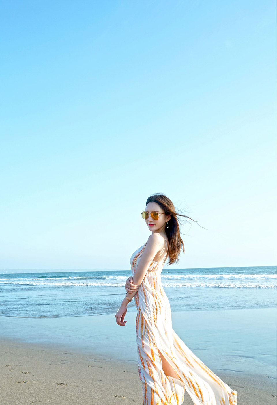 美女主播周于希海边清新系列