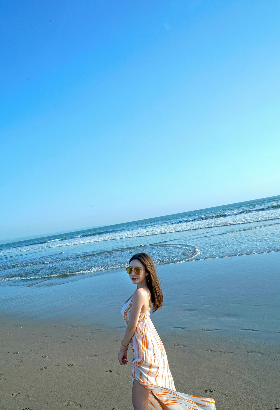 美女主播周于希海边清新系列