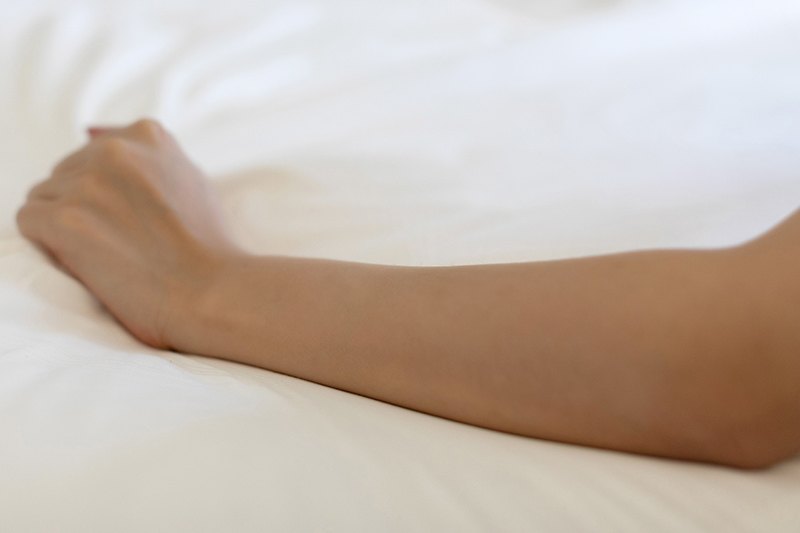 美乳红娘王雨纯单手遮不住美艳春光