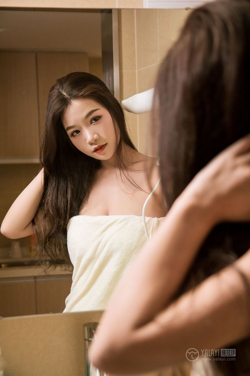 YALAYI雅拉伊美女模特Luffy菲菲浴巾裹胸内衣诱惑套图