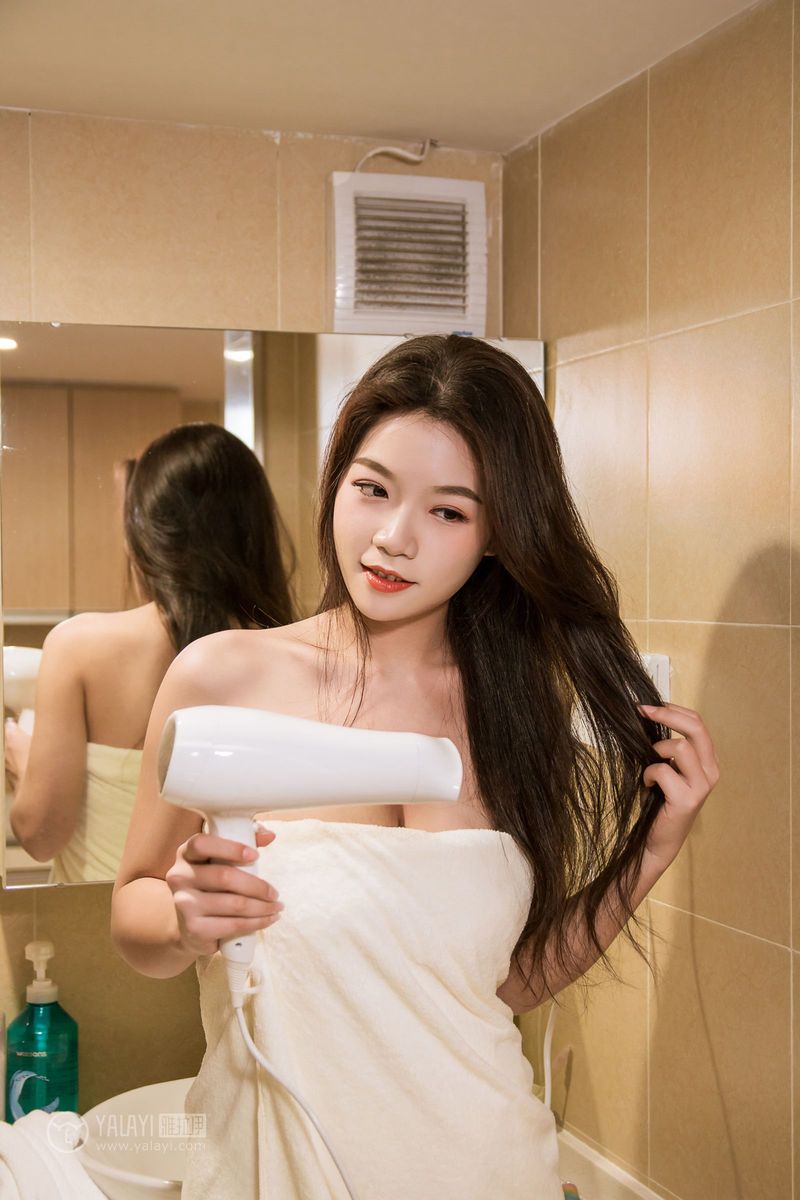YALAYI雅拉伊美女模特Luffy菲菲浴巾裹胸内衣诱惑套图