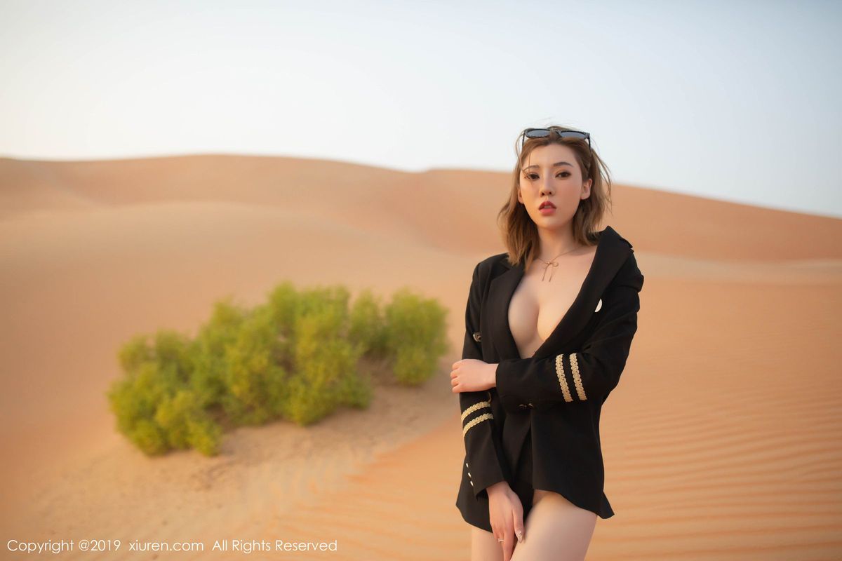 秀人网美女模特萌汉药baby浩瀚沙漠迪拜真空大尺度外拍