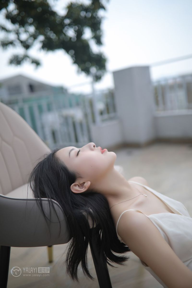 YALAYI雅拉伊美女模特白璐修长美腿吊带长裙气质性感写真