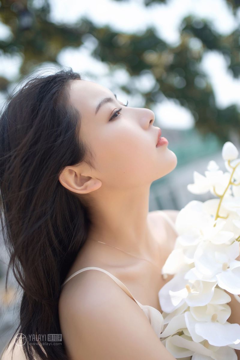 YALAYI雅拉伊美女模特白璐修长美腿吊带长裙气质性感写真