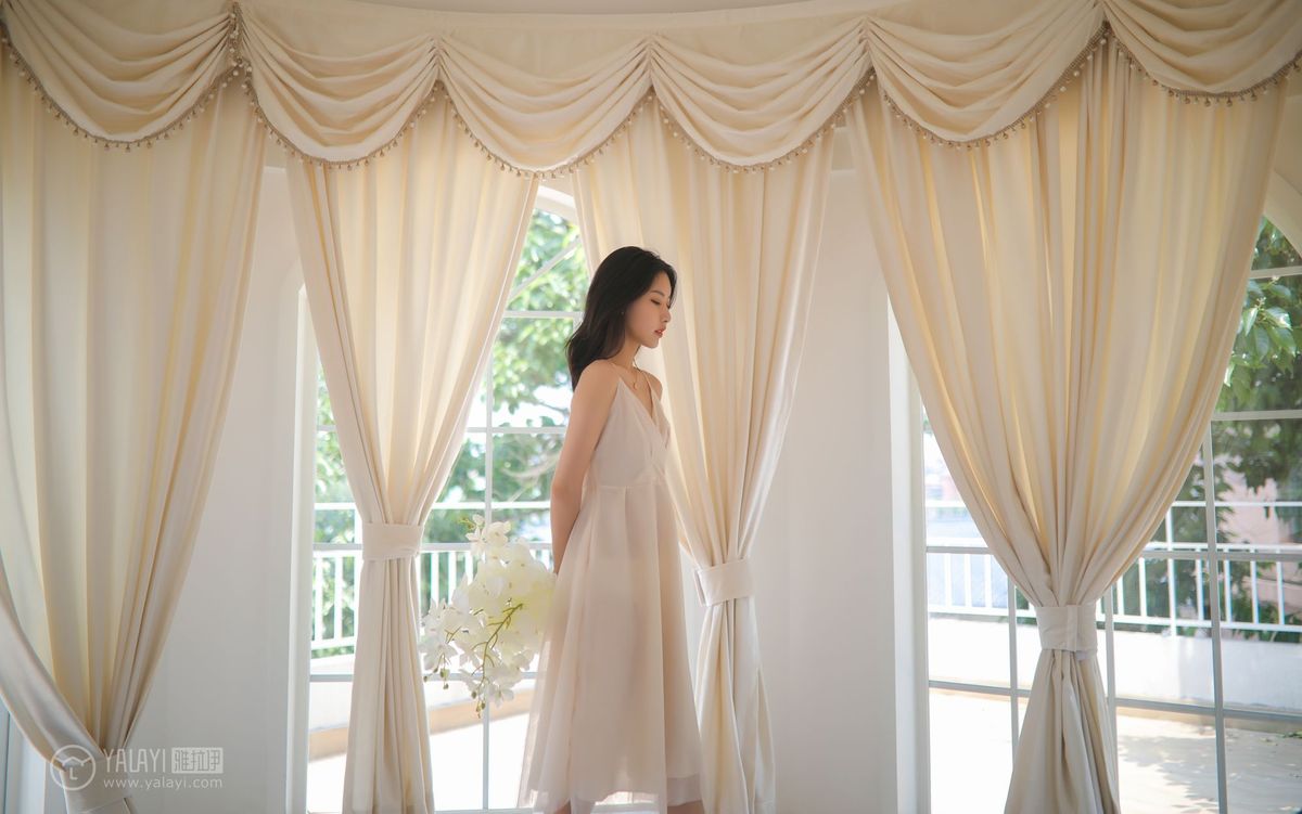 YALAYI雅拉伊美女模特白璐修长美腿吊带长裙气质性感写真