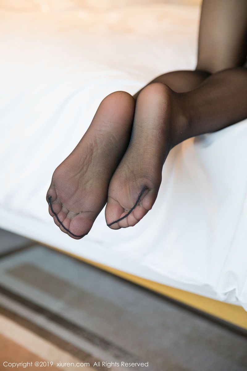 秀人网性感女神周于希Sandy黑丝美腿蓝色超短裙诱惑套图