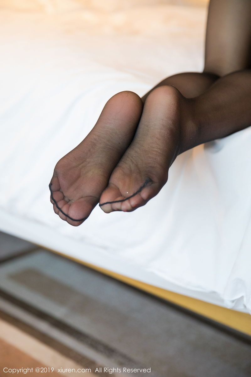 秀人网性感女神周于希Sandy黑丝美腿蓝色超短裙诱惑套图