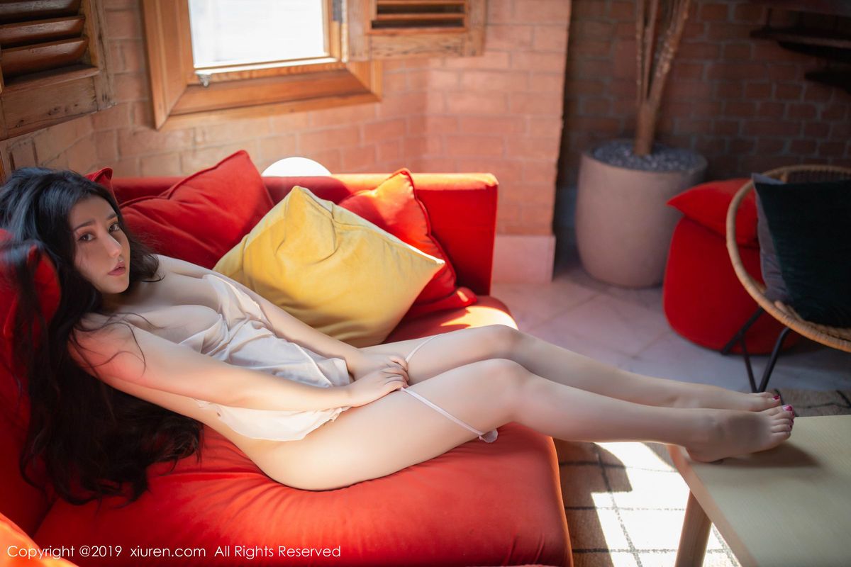 秀人网性感女神Manuela玛鲁娜爆乳翘臀内衣诱惑迈阿密旅拍