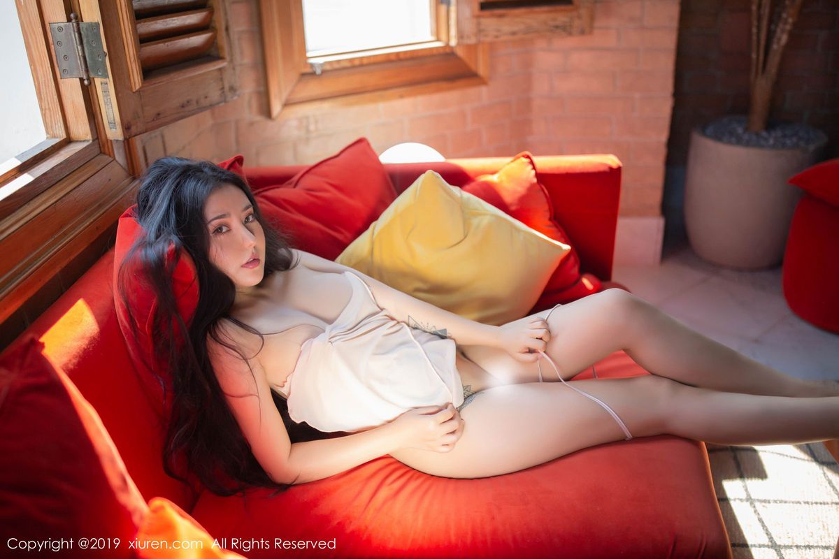 秀人网性感女神Manuela玛鲁娜爆乳翘臀内衣诱惑迈阿密旅拍