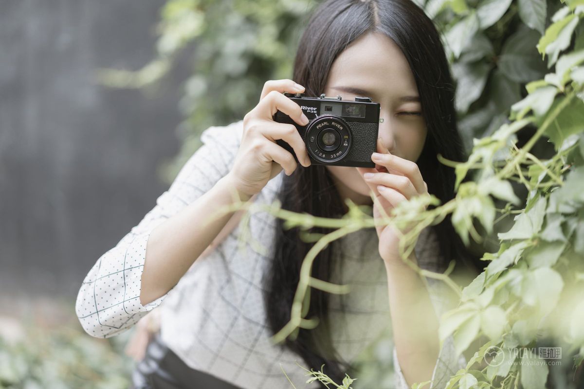 YALAYI雅拉伊美女模特何嘉颖女白领私房主题性感户外写真