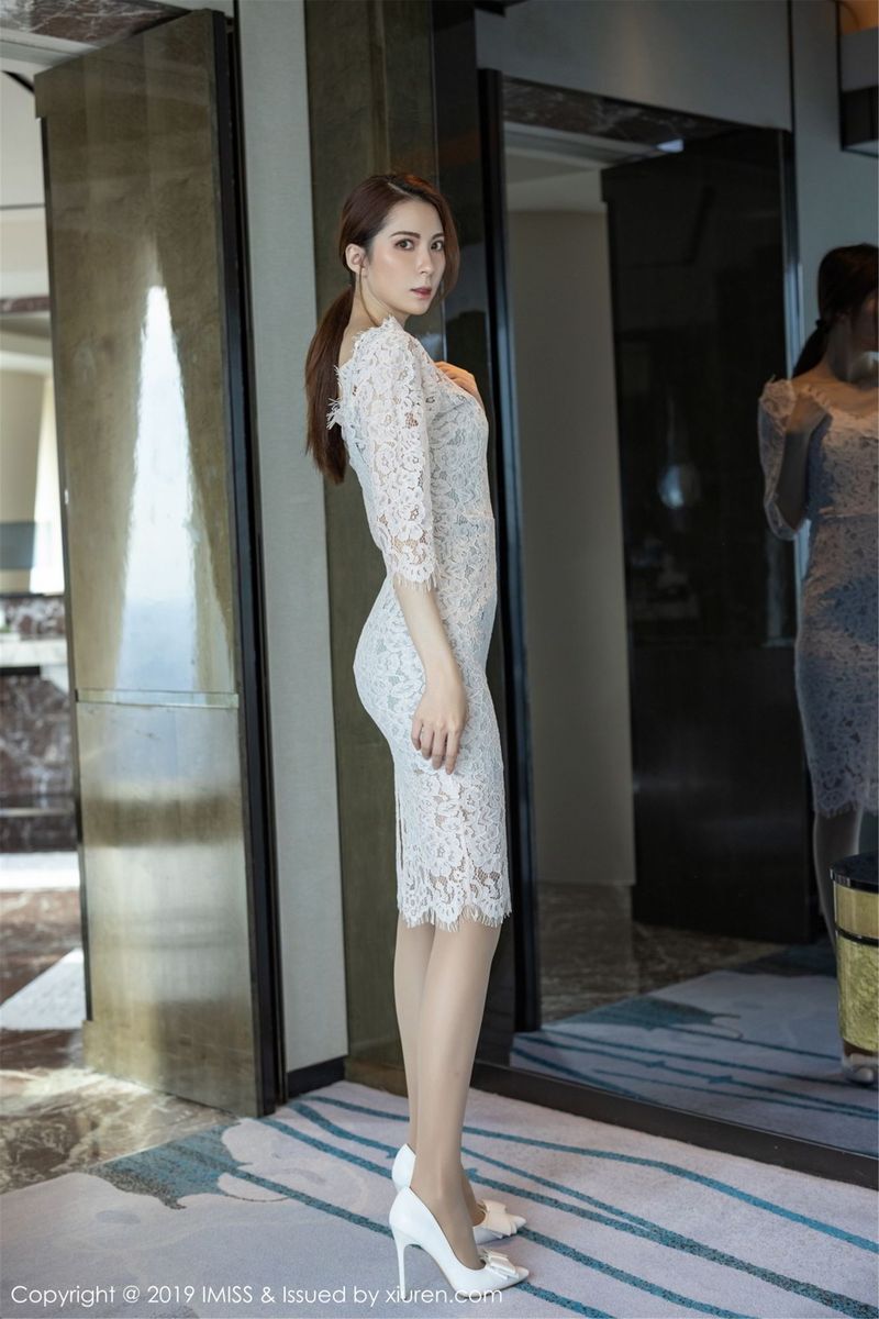 爱蜜社气质女神陈良玲Carry蕾丝长裙丝袜美腿性感美图
