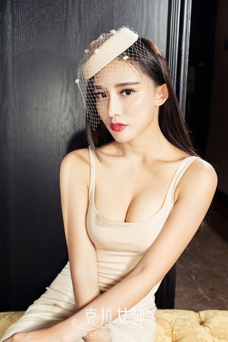 性感女神克拉小西魅惑眼神复古造型蕾丝内衣诱惑动人写真