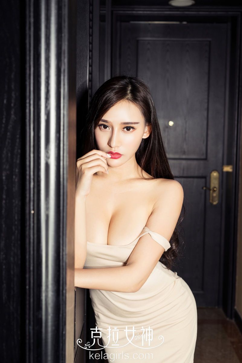 性感女神克拉小西魅惑眼神复古造型蕾丝内衣诱惑动人写真