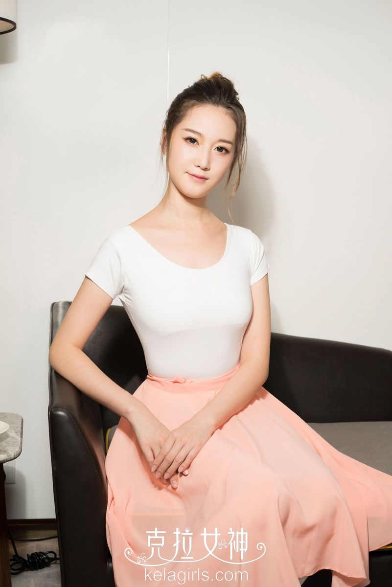 克拉女神客服女神杨暖Aimee雪白短纱裙紧致小背心粉嫩写真