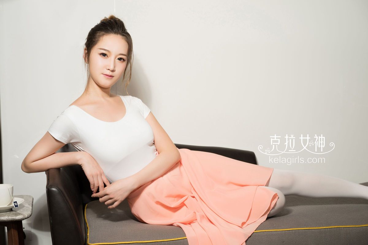 克拉女神客服女神杨暖Aimee雪白短纱裙紧致小背心粉嫩写真