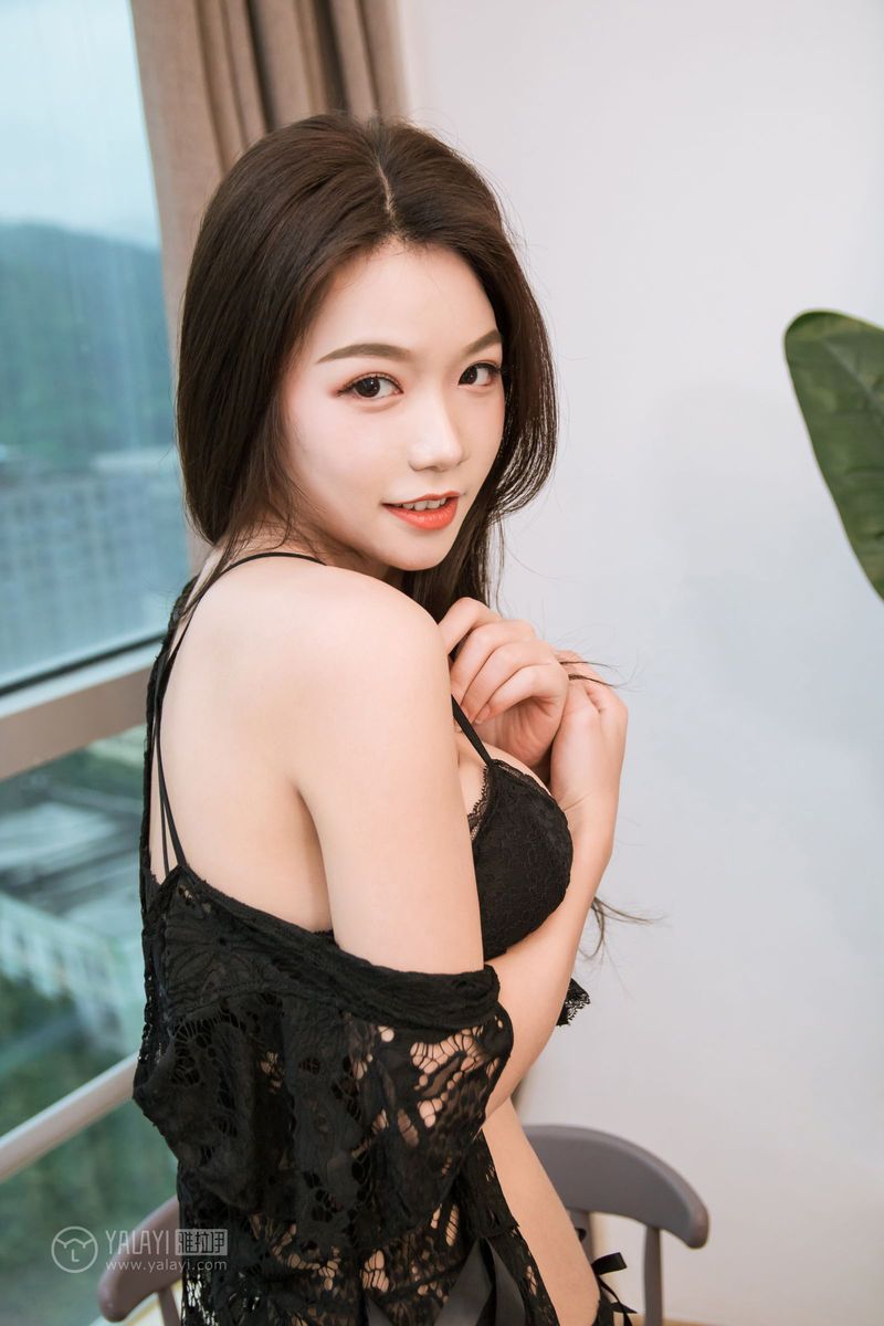 YALAYI雅拉伊美女模特Luffy菲菲波涛胸涌内衣诱惑乱情写真