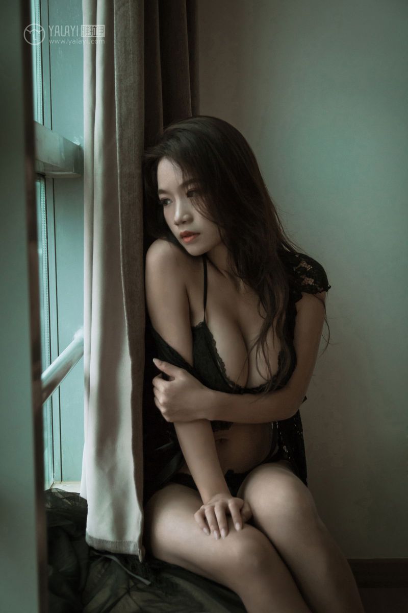 YALAYI雅拉伊美女模特Luffy菲菲波涛胸涌内衣诱惑乱情写真