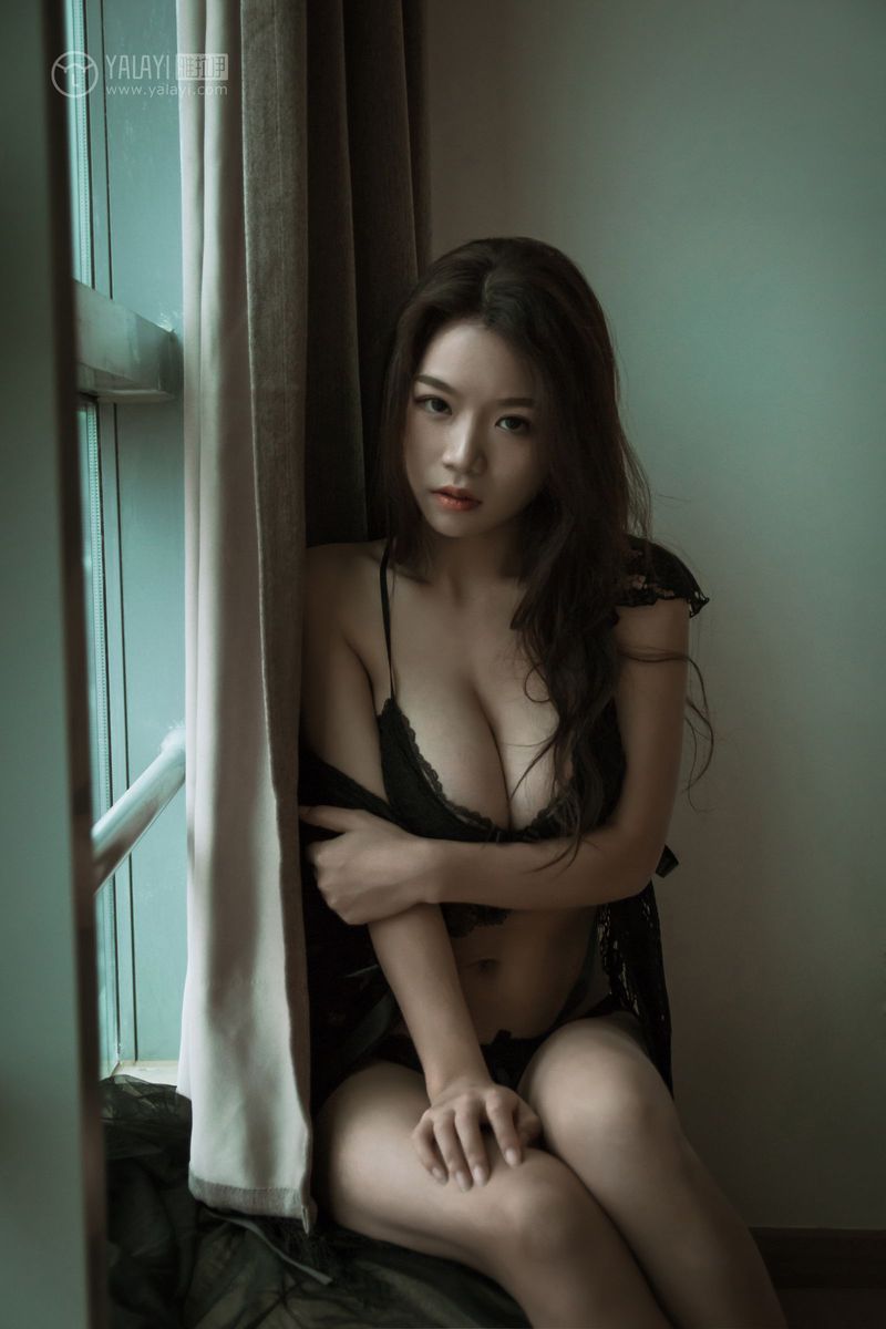 YALAYI雅拉伊美女模特Luffy菲菲波涛胸涌内衣诱惑乱情写真