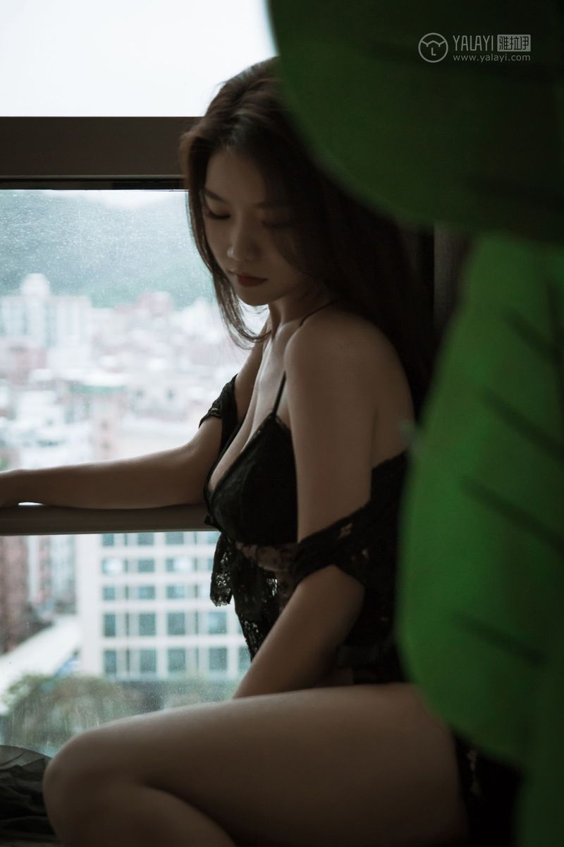 YALAYI雅拉伊美女模特Luffy菲菲波涛胸涌内衣诱惑乱情写真