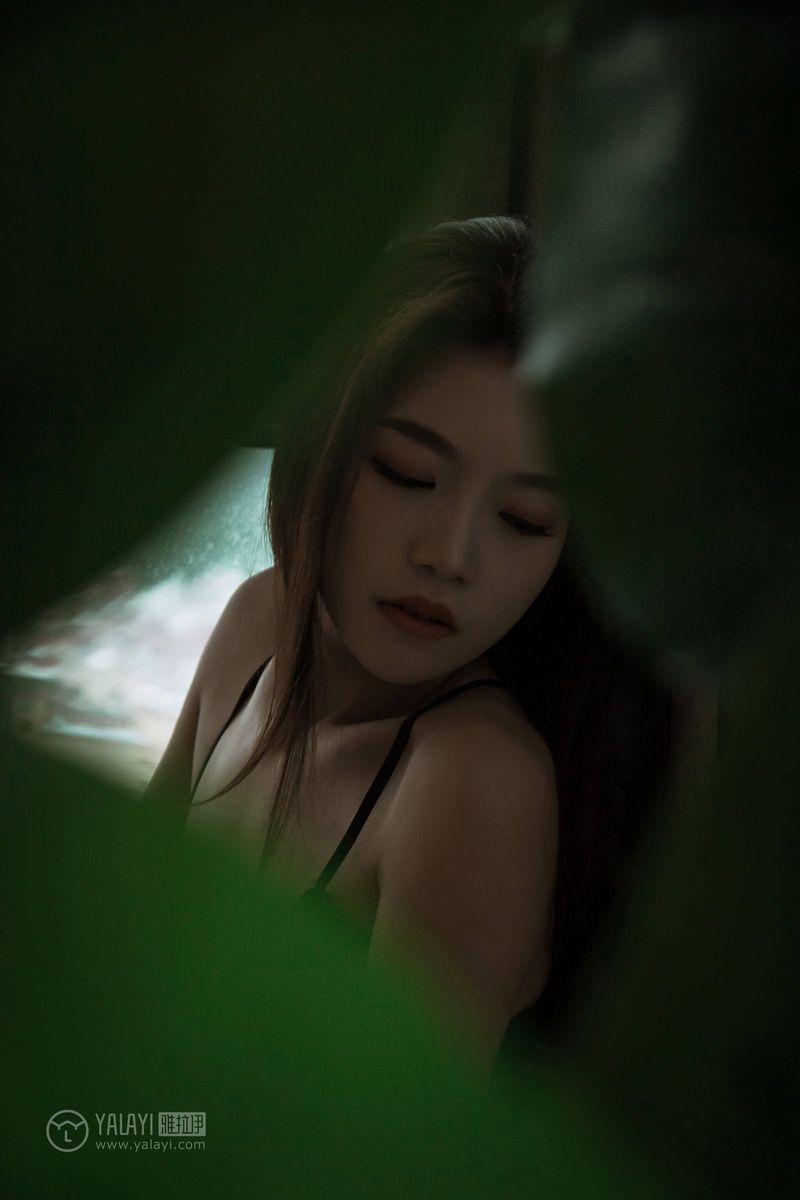 YALAYI雅拉伊美女模特Luffy菲菲波涛胸涌内衣诱惑乱情写真