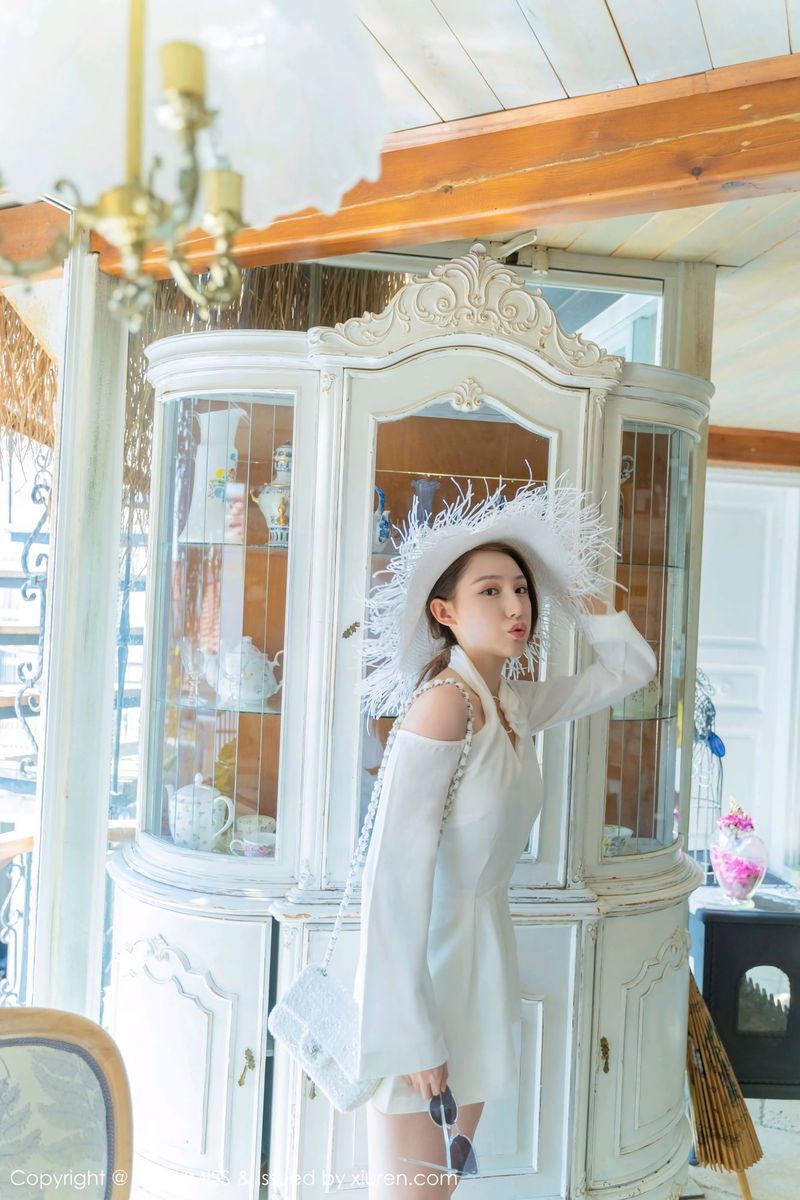 爱蜜社气质美女刘奕宁Lynn修长美腿户外比基尼土耳其旅拍