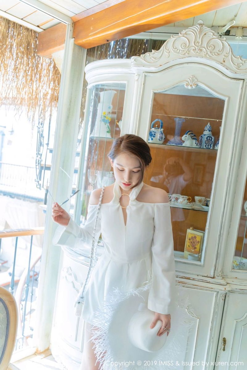 爱蜜社气质美女刘奕宁Lynn修长美腿户外比基尼土耳其旅拍