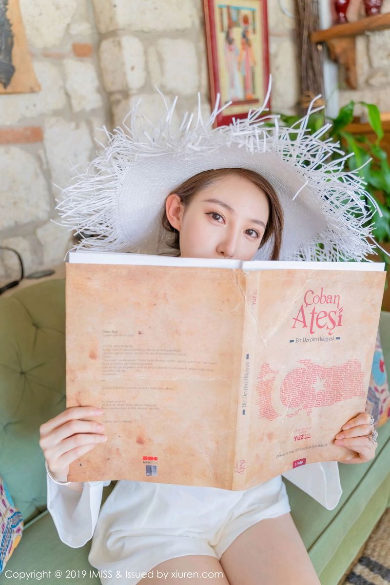 爱蜜社气质美女刘奕宁Lynn修长美腿户外比基尼土耳其旅拍