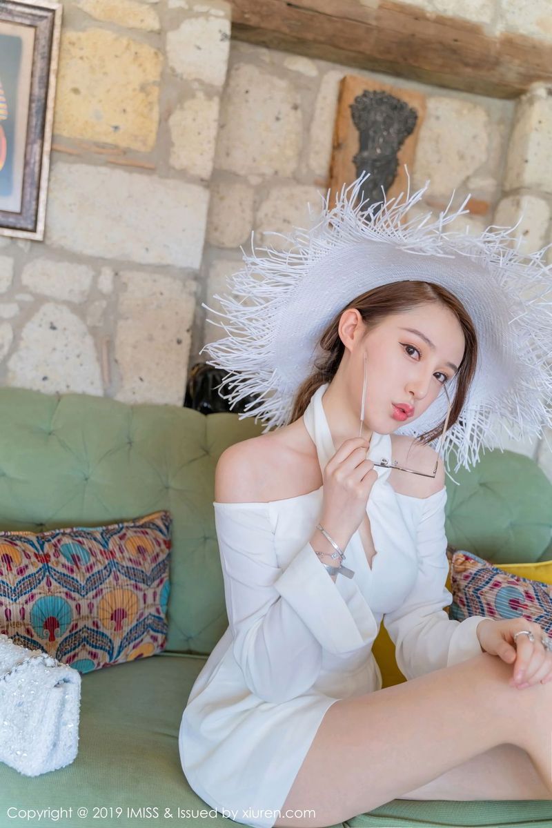 爱蜜社气质美女刘奕宁Lynn修长美腿户外比基尼土耳其旅拍