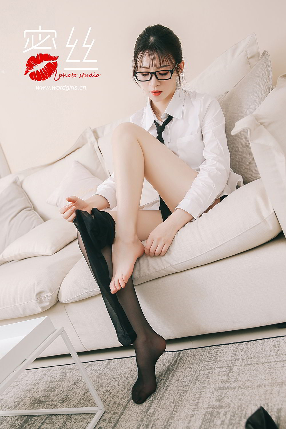 头条女神性感美女幻雪儿职场OL黑丝美腿蜜丝系列制服写真