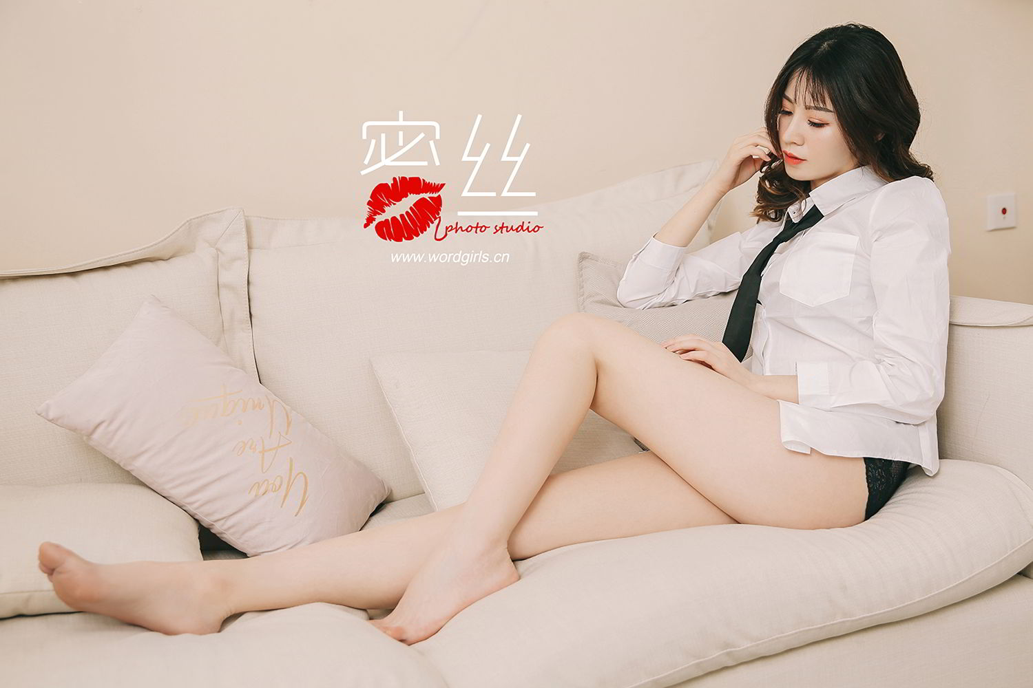 头条女神性感美女幻雪儿职场OL黑丝美腿蜜丝系列制服写真