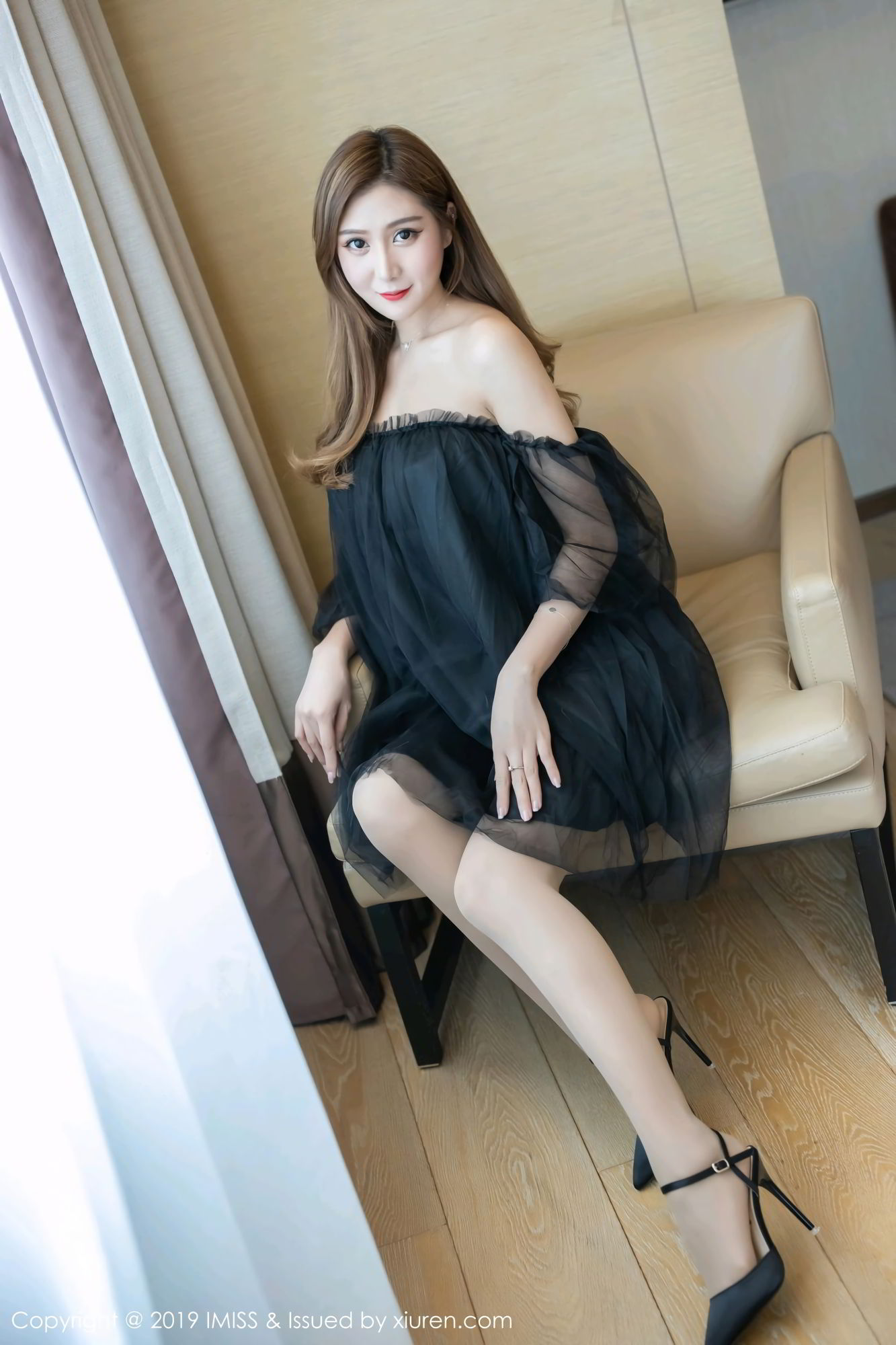 爱蜜社新人模特ceci丝袜美腿完美身材内衣诱惑首套写真