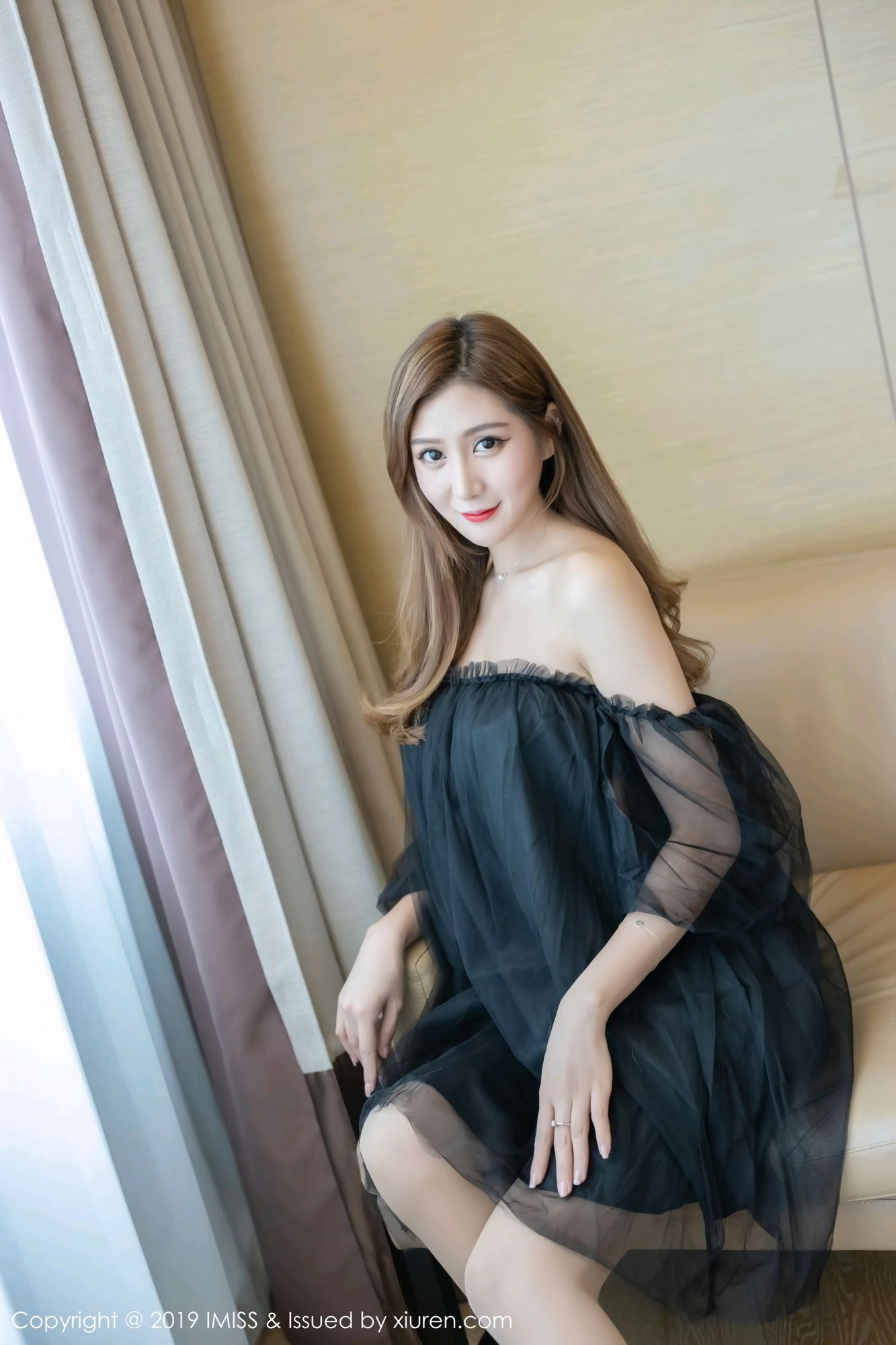 爱蜜社新人模特ceci丝袜美腿完美身材内衣诱惑首套写真