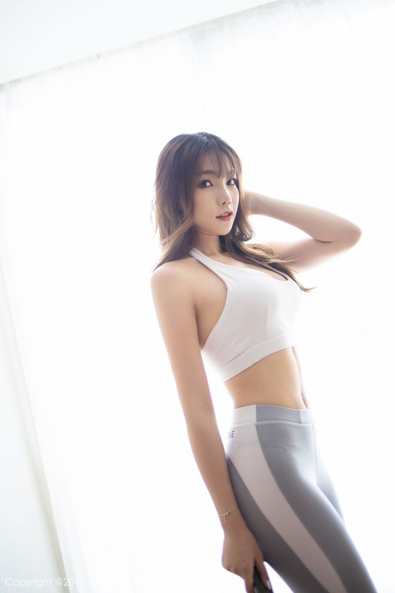 秀人网性感女神芝芝Booty翘臀美腿丁字裤诱惑福利私房写真