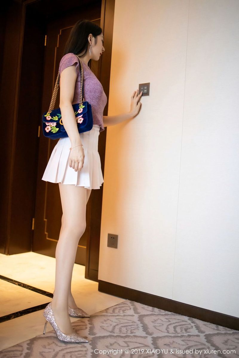 语画界性感女神小热巴Angela芊芊美腿曼妙身材翘臀诱惑写真