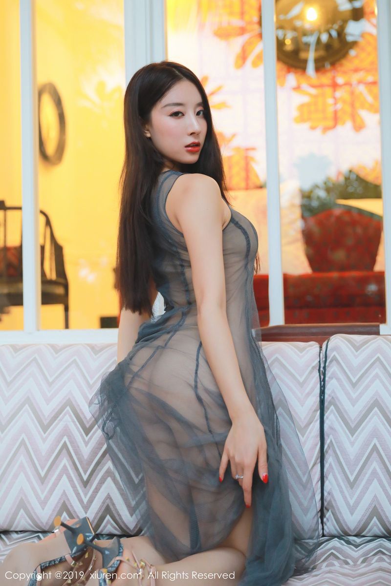 秀人网性感女神筱慧Icon全透睡衣修长美腿挺拔酥胸越南旅拍