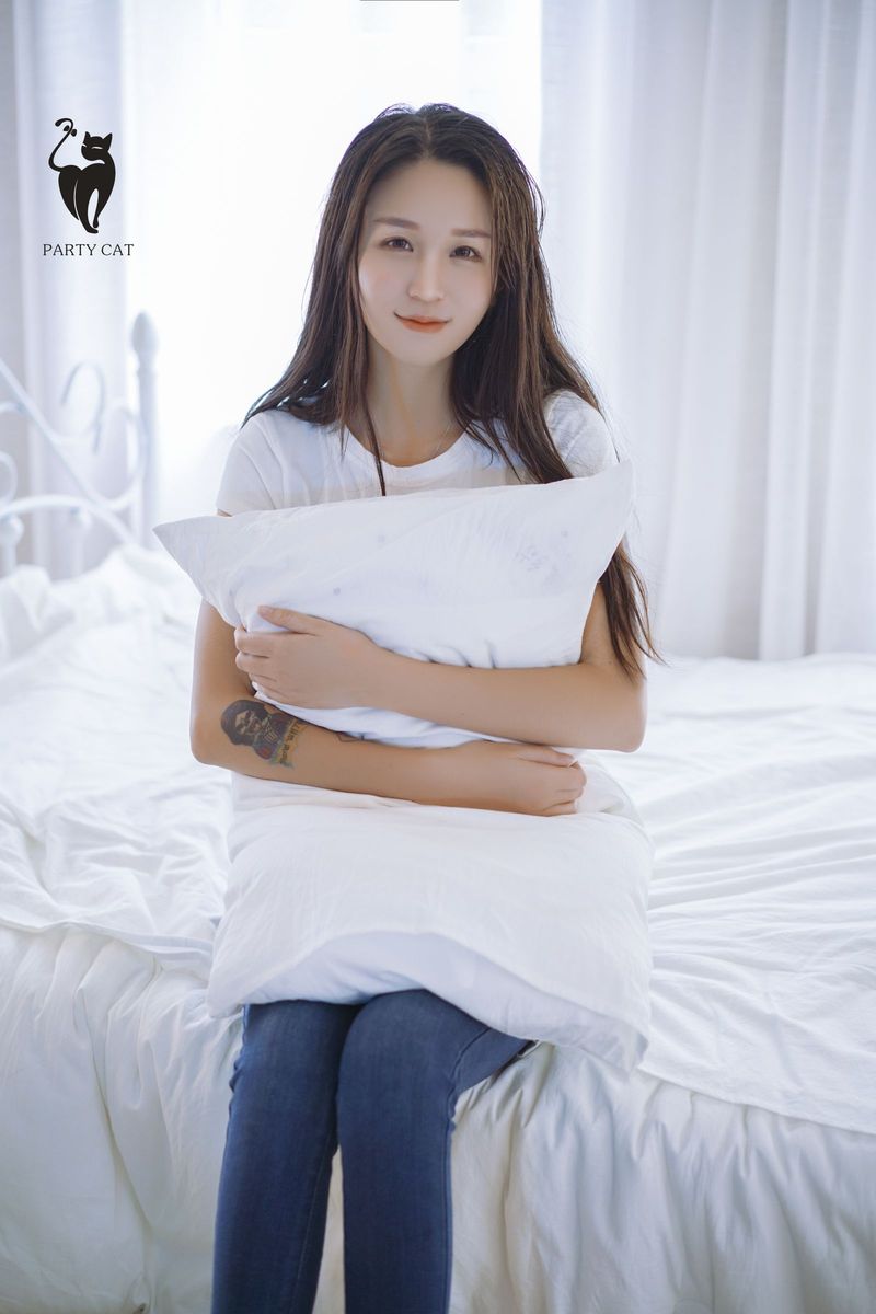 PartyCat轰趴猫美女模特曲曲千娇百媚内衣诱惑室内性感写真