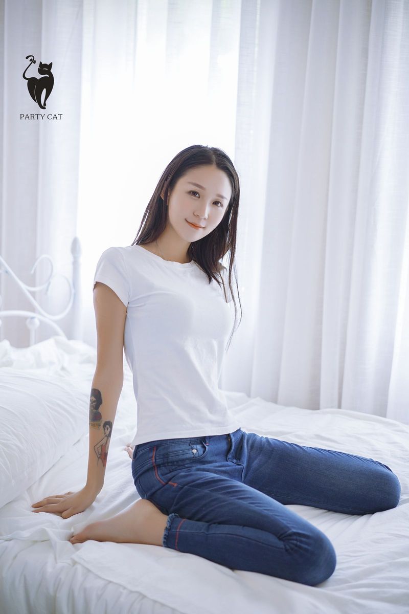 PartyCat轰趴猫美女模特曲曲千娇百媚内衣诱惑室内性感写真