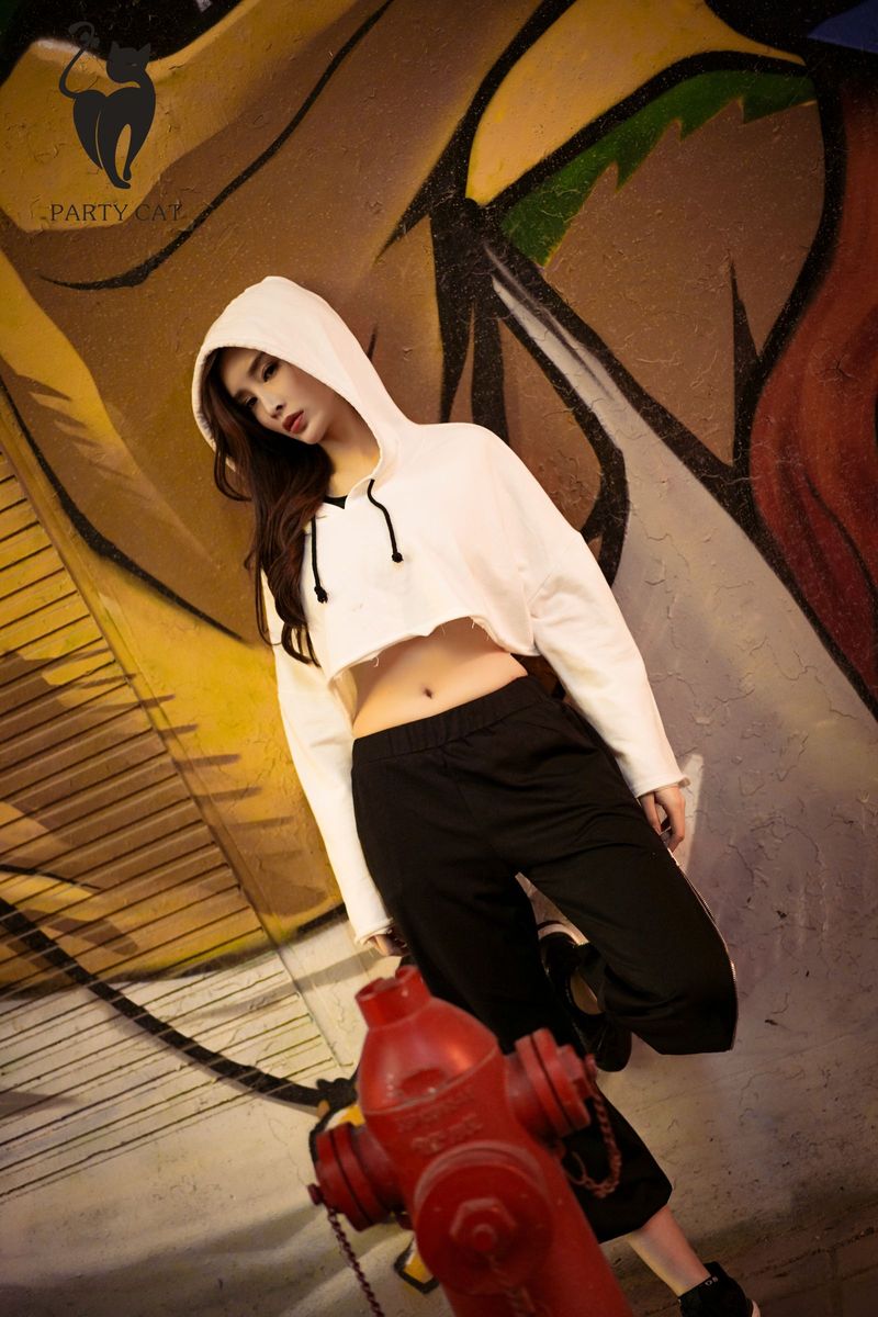 PartyCat轰趴猫性感女神周妍希黑丝美腿环肥燕瘦主题写真