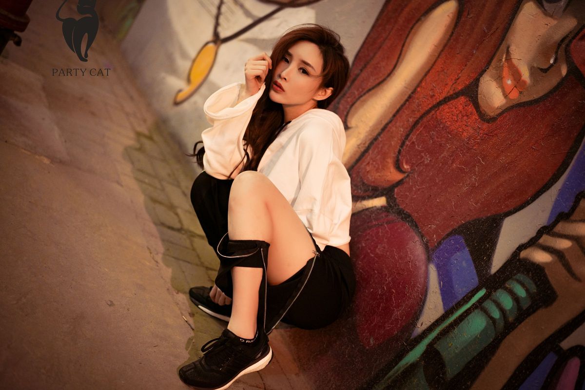 PartyCat轰趴猫性感女神周妍希黑丝美腿环肥燕瘦主题写真