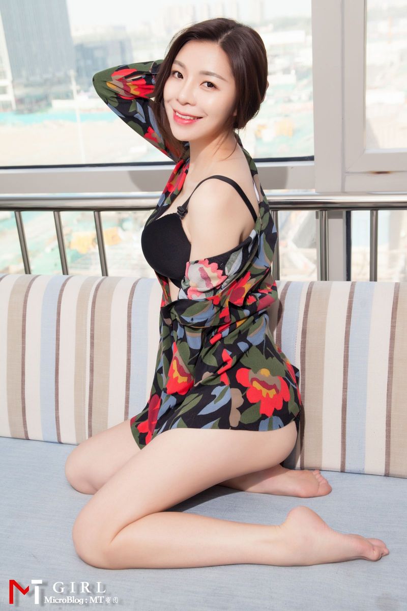 蜜团女孩美女模特那依辰白皙美胸内衣诱惑私房性感写真