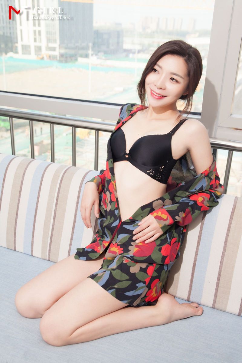 蜜团女孩美女模特那依辰白皙美胸内衣诱惑私房性感写真