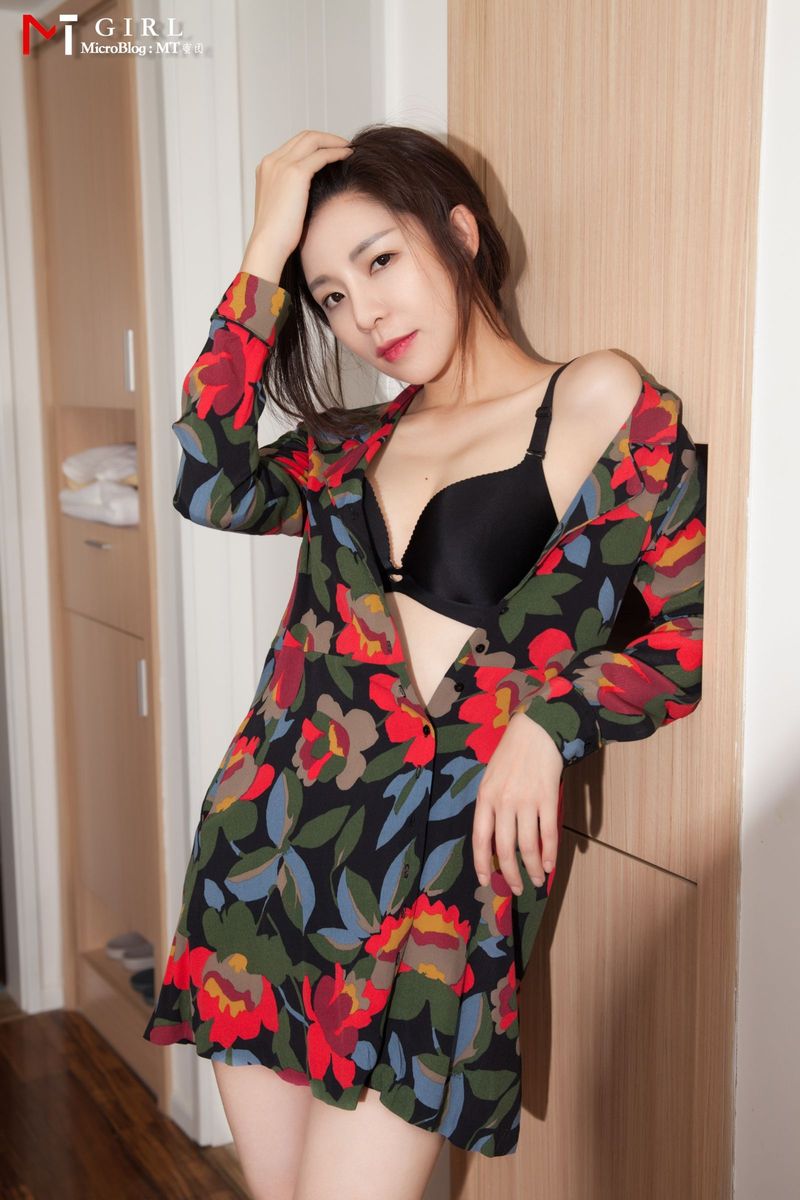 蜜团女孩美女模特那依辰白皙美胸内衣诱惑私房性感写真