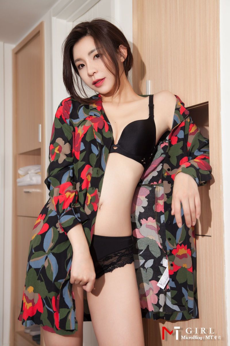 蜜团女孩美女模特那依辰白皙美胸内衣诱惑私房性感写真