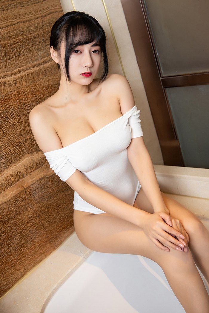 极品尤物何嘉颖湿身诱惑风情万种