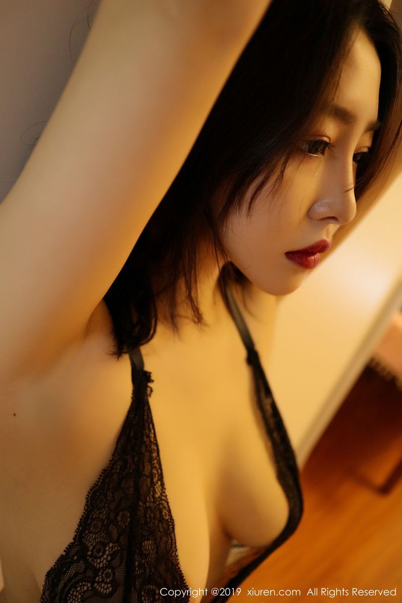 秀人网性感女神瑶啊摇的瑶黑色透视情趣内衣福利写真新图