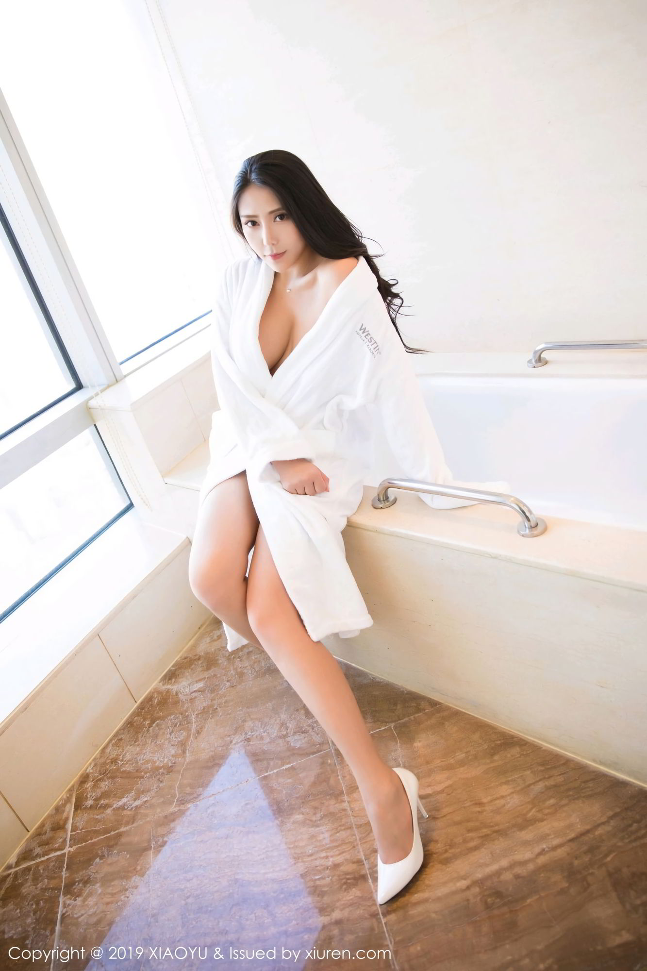 语画界熟女安可儿魔鬼身材波涛胸涌内衣诱惑大尺度套图