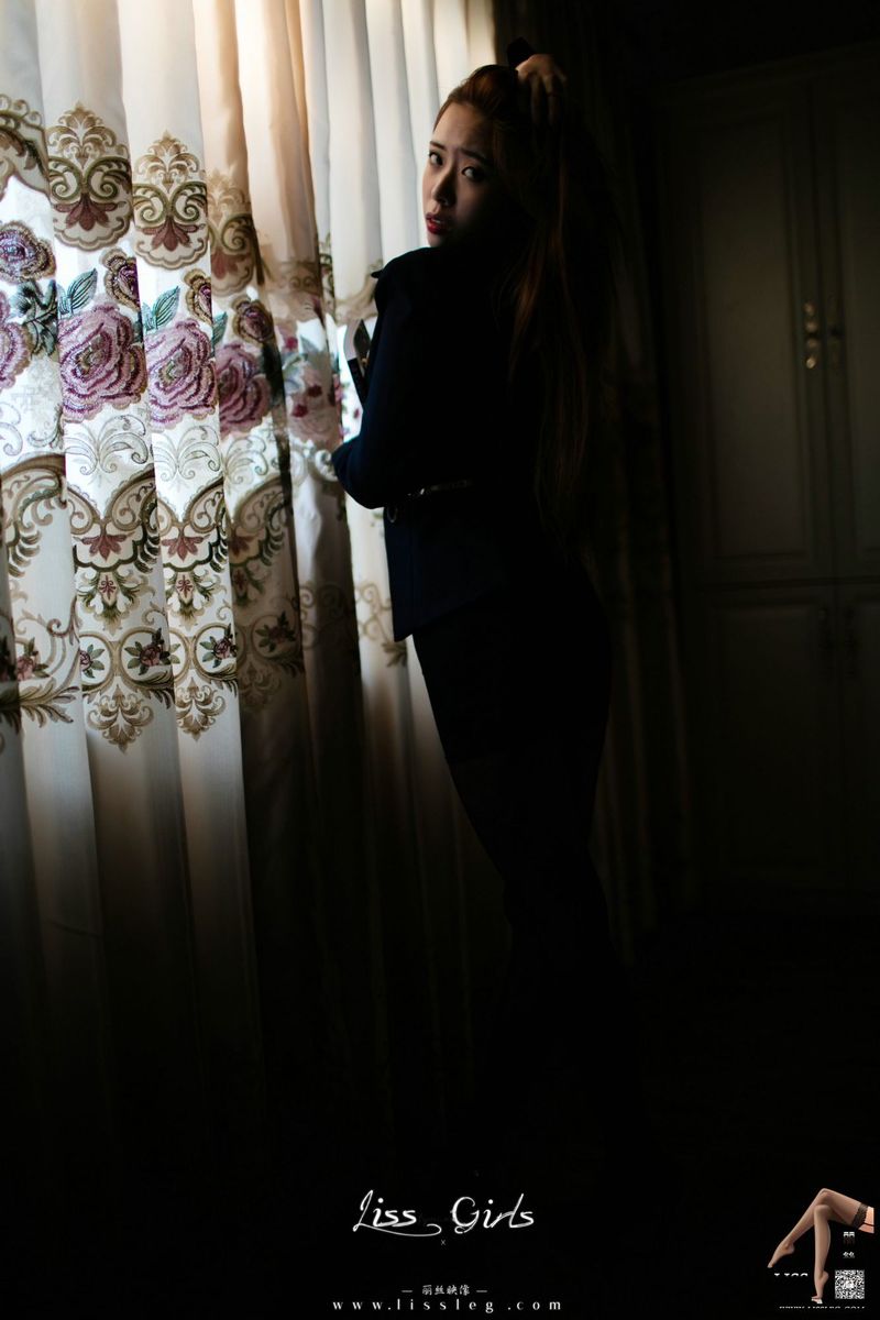 丽丝映像美女模特筱纯职场OL黑丝美腿办公室系列第二季