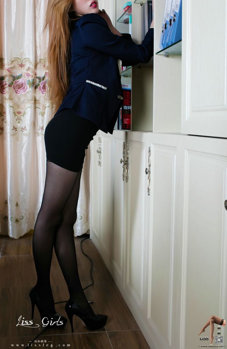 丽丝映像美女模特筱纯职场OL黑丝美腿办公室系列第二季