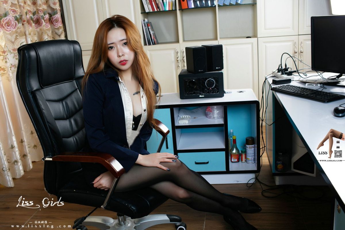 丽丝映像美女模特筱纯职场OL黑丝美腿办公室系列第二季